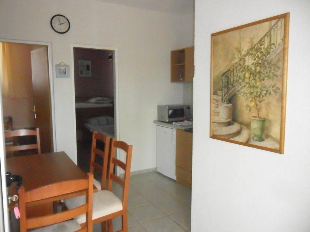 Apartments Villa Marija Горни Карин Стая снимка