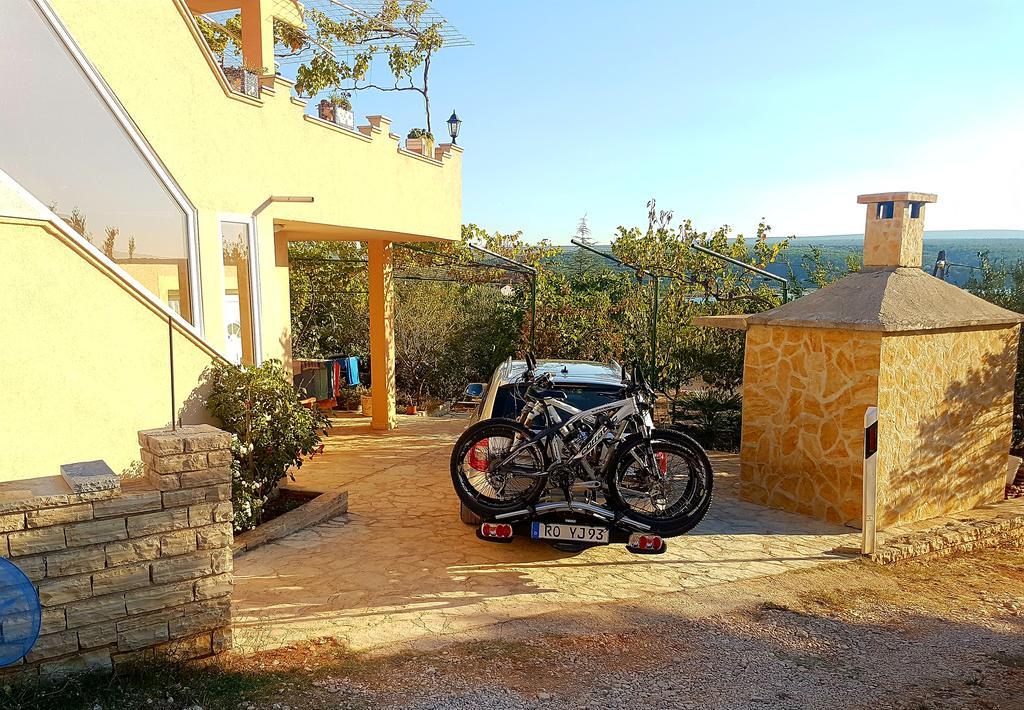 Apartments Villa Marija Горни Карин Екстериор снимка