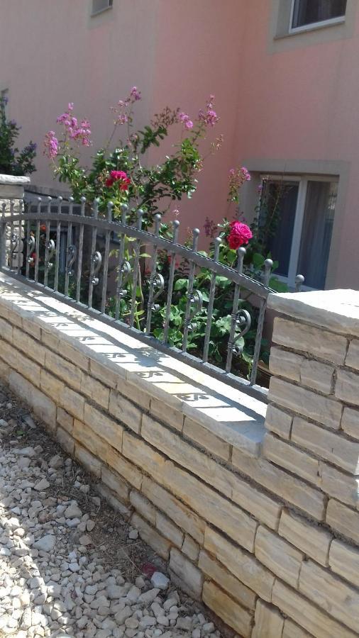 Apartments Villa Marija Горни Карин Екстериор снимка